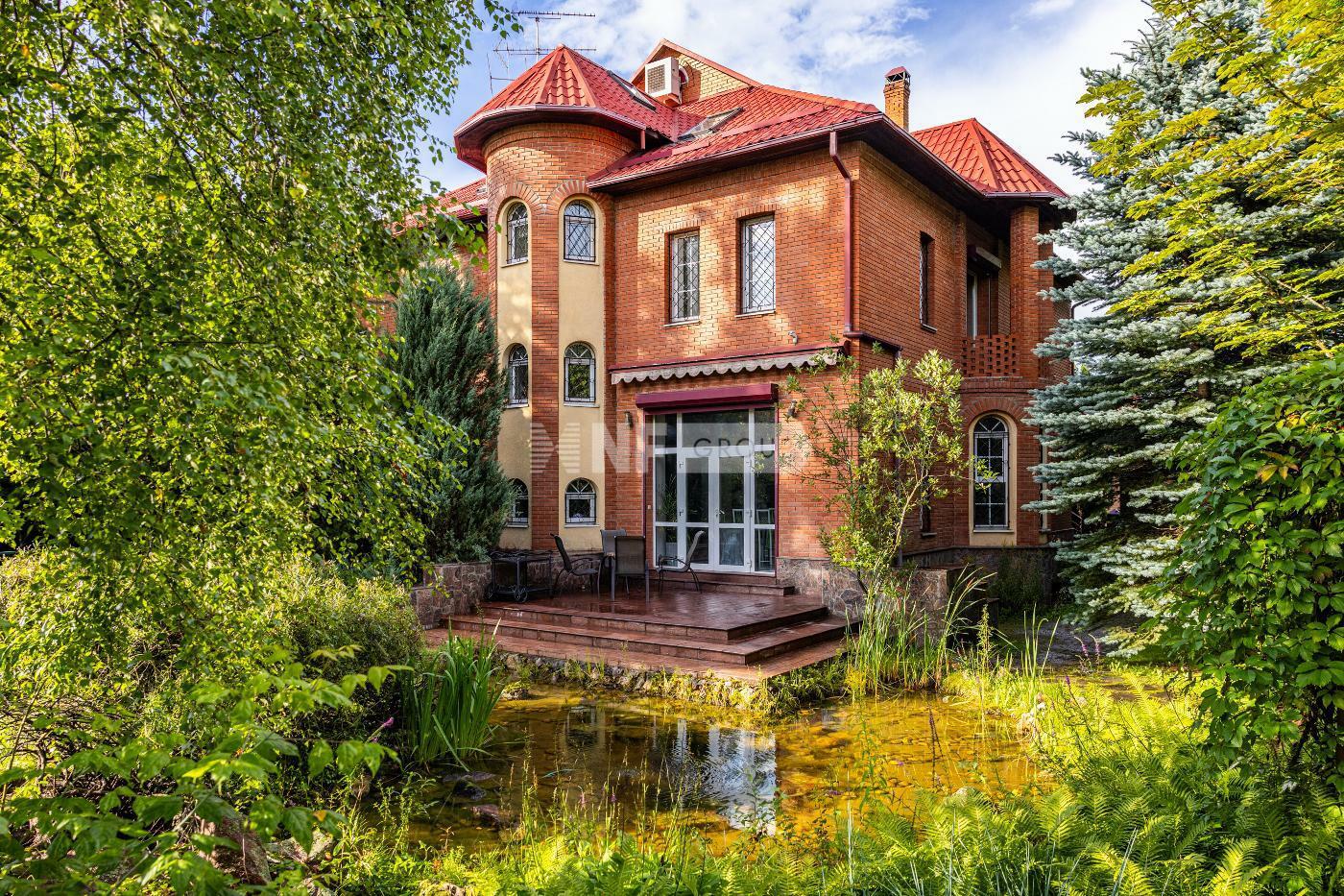 3-этажный коттедж 675 м² с отделкой