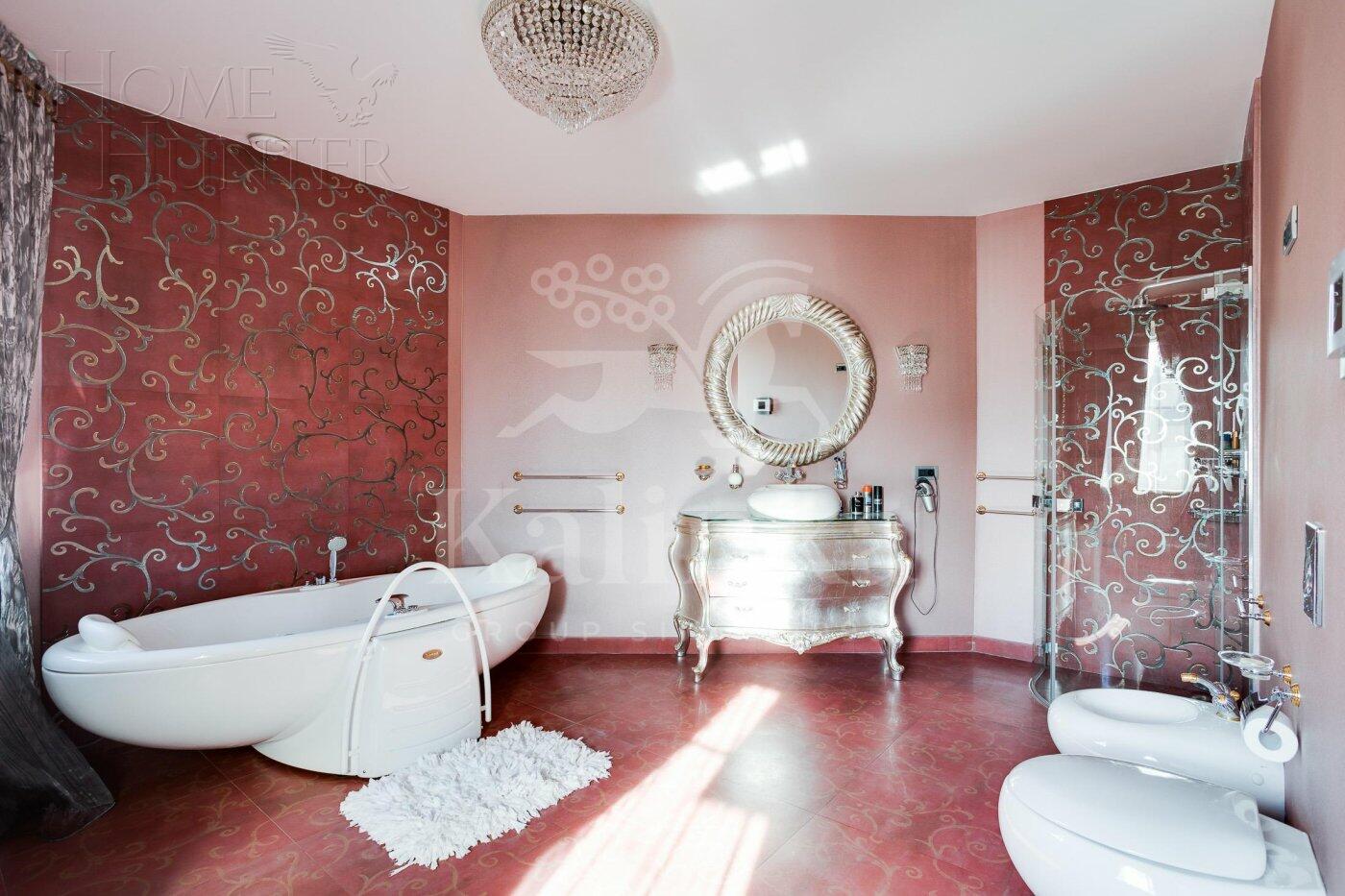 2-этажный коттедж 850 м² с отделкой