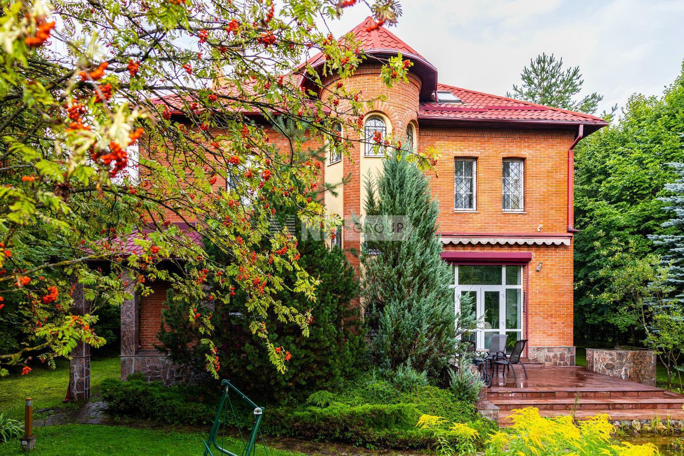 3-этажный коттедж 675 м² с отделкой