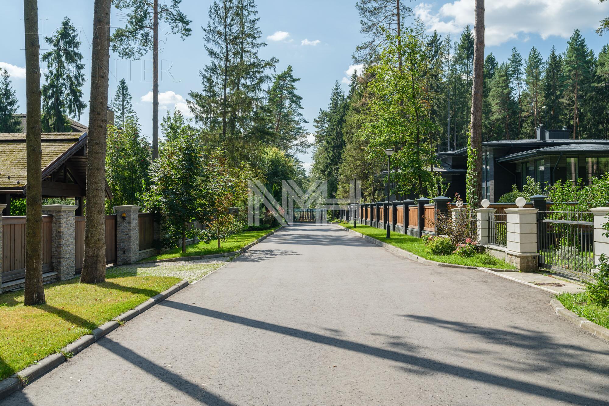 2-этажный коттедж 1 200 м² без отделки