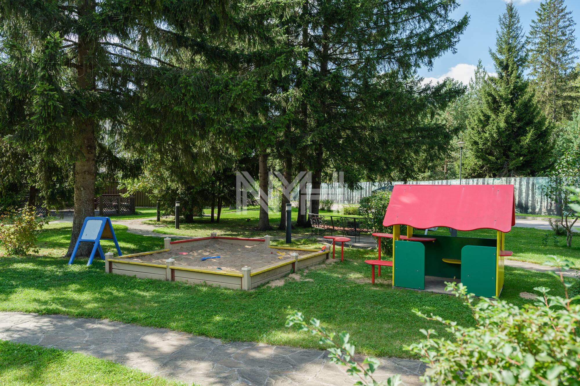 2-этажный коттедж 1 200 м² без отделки