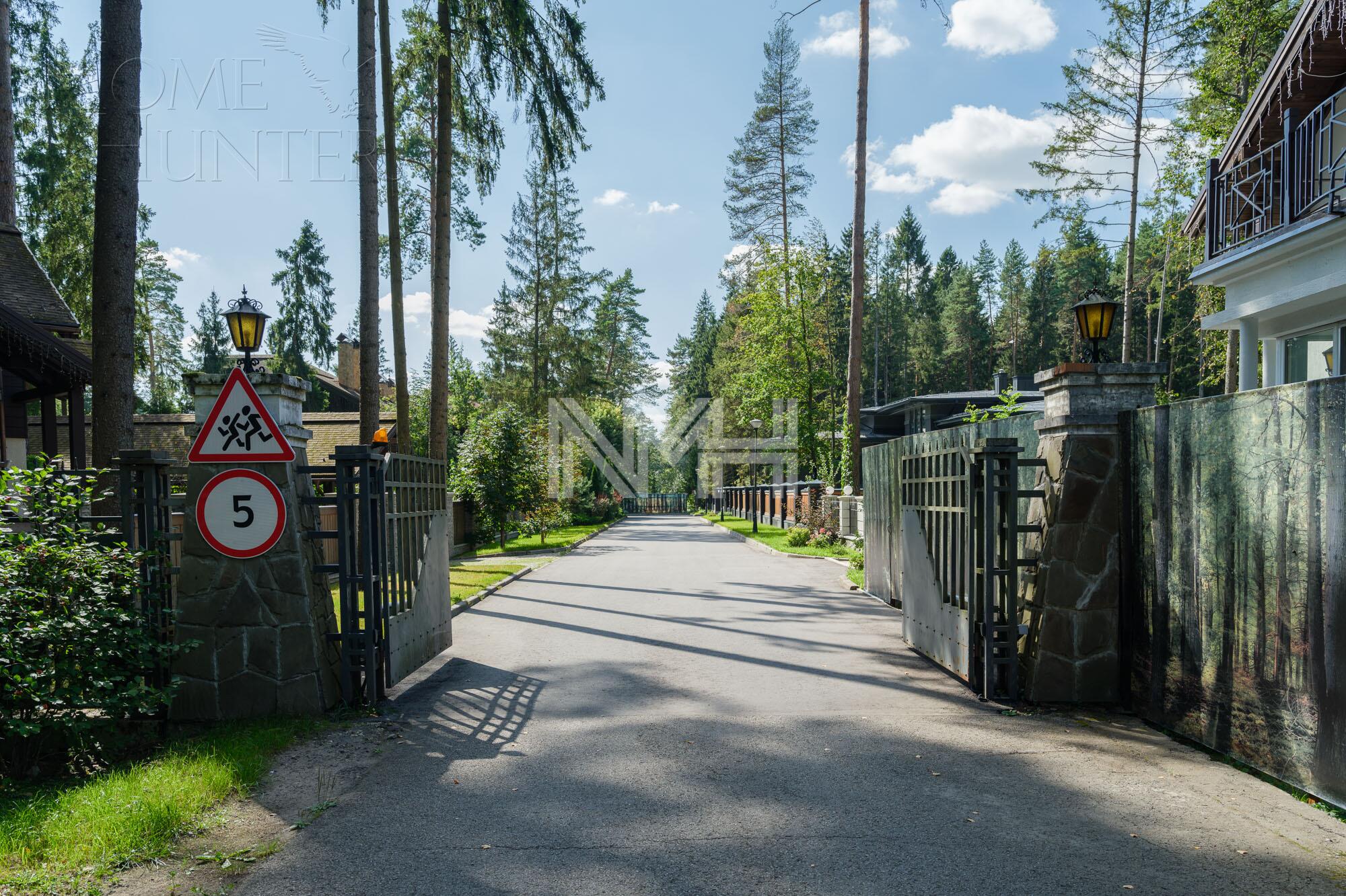 2-этажный коттедж 1 200 м² без отделки