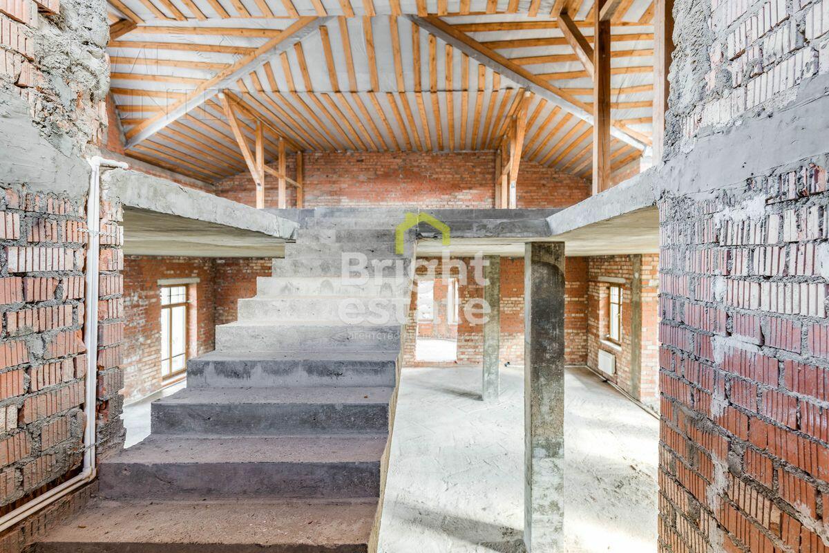 2-этажный коттедж 600 м² без отделки