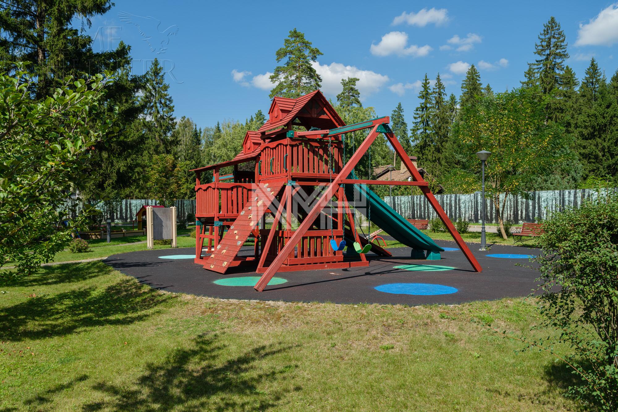 2-этажный коттедж 1 200 м² без отделки