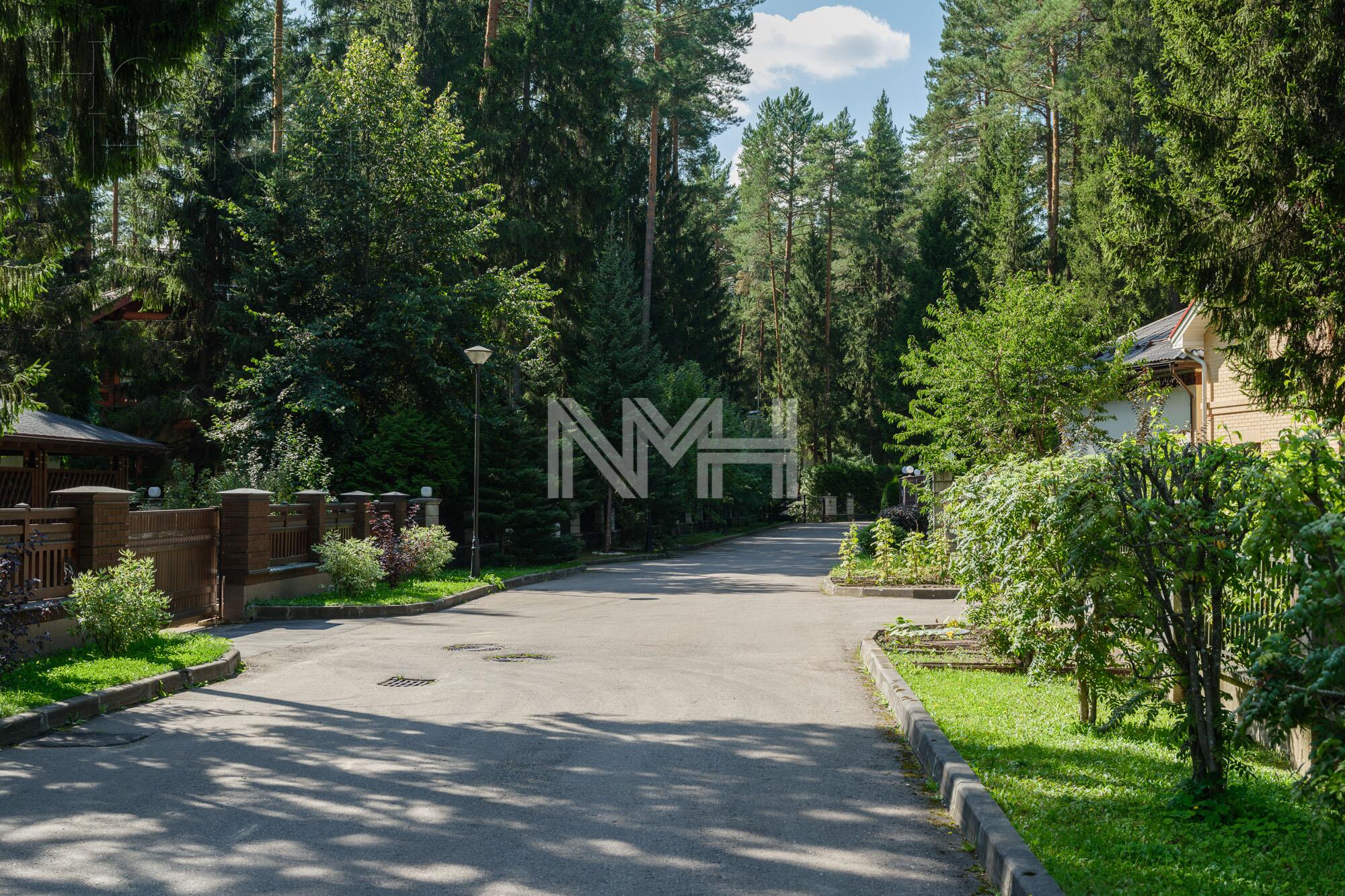 2-этажный коттедж 1 200 м² без отделки