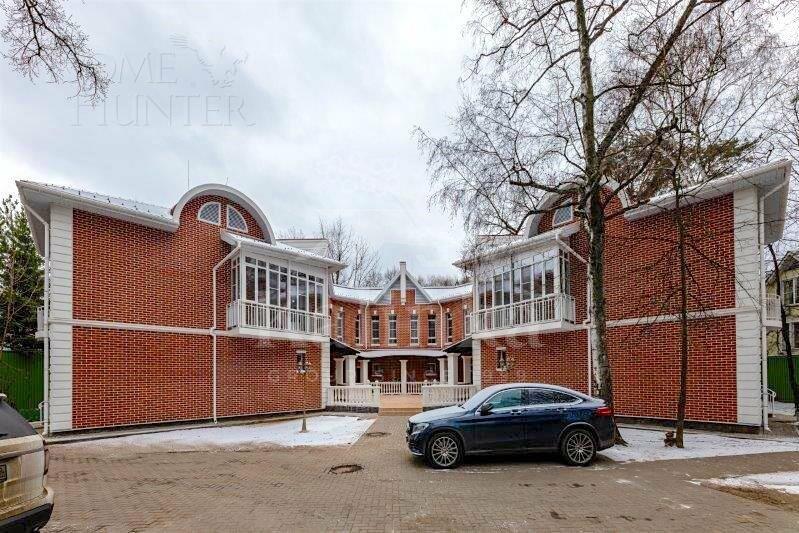 2-этажный таунхаус 927.3 м² с отделкой