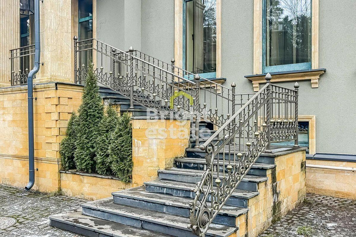 2-этажный коттедж 1 500 м² с отделкой