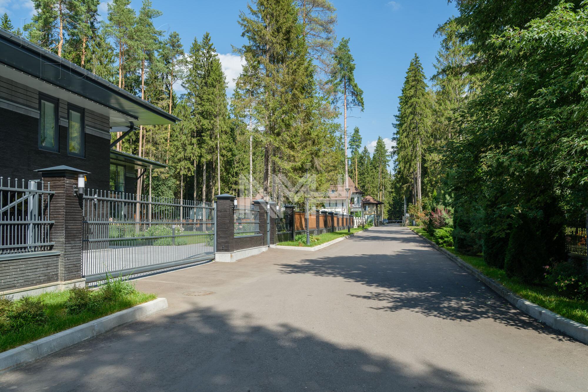 2-этажный коттедж 1 200 м² без отделки