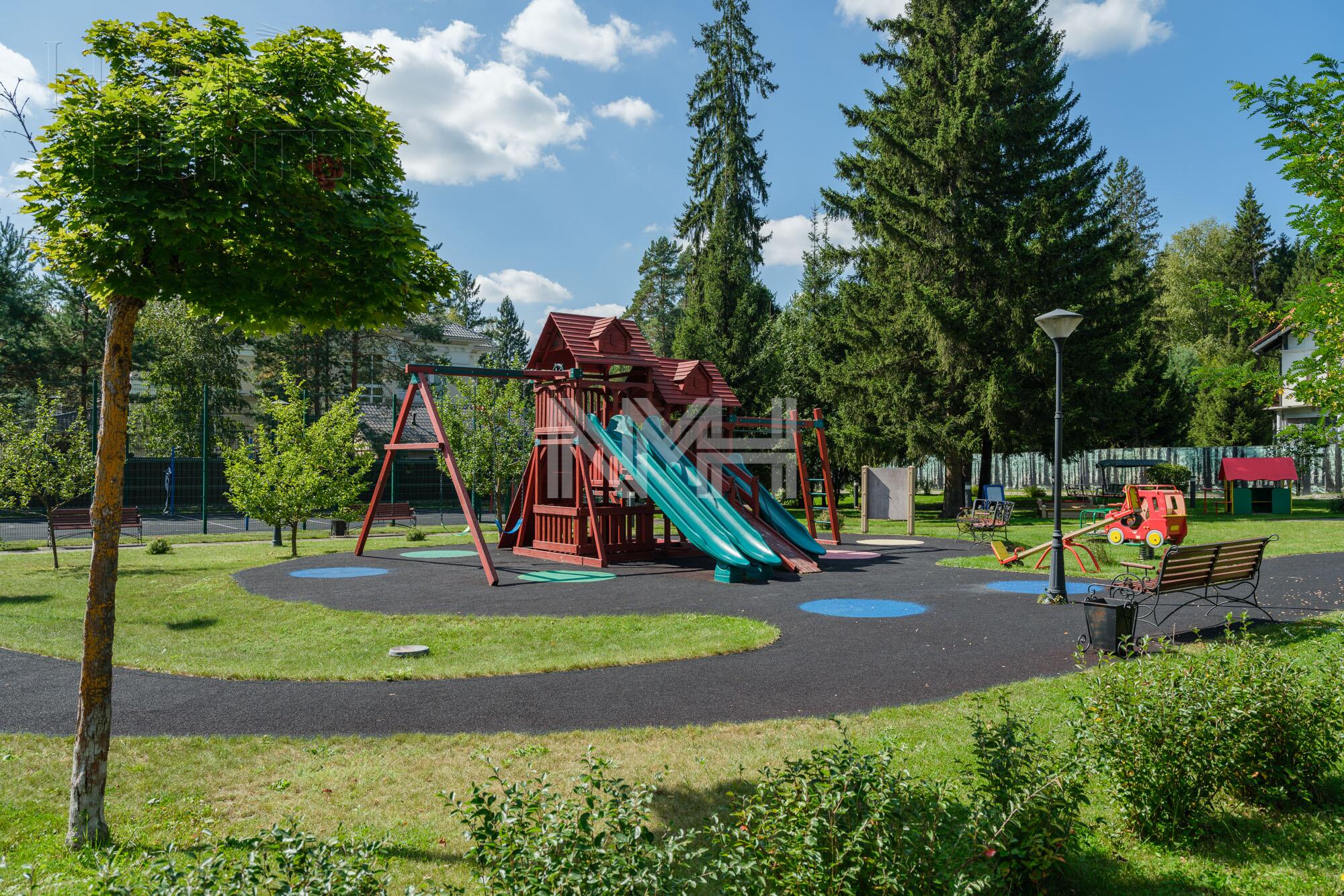 2-этажный коттедж 1 200 м² без отделки