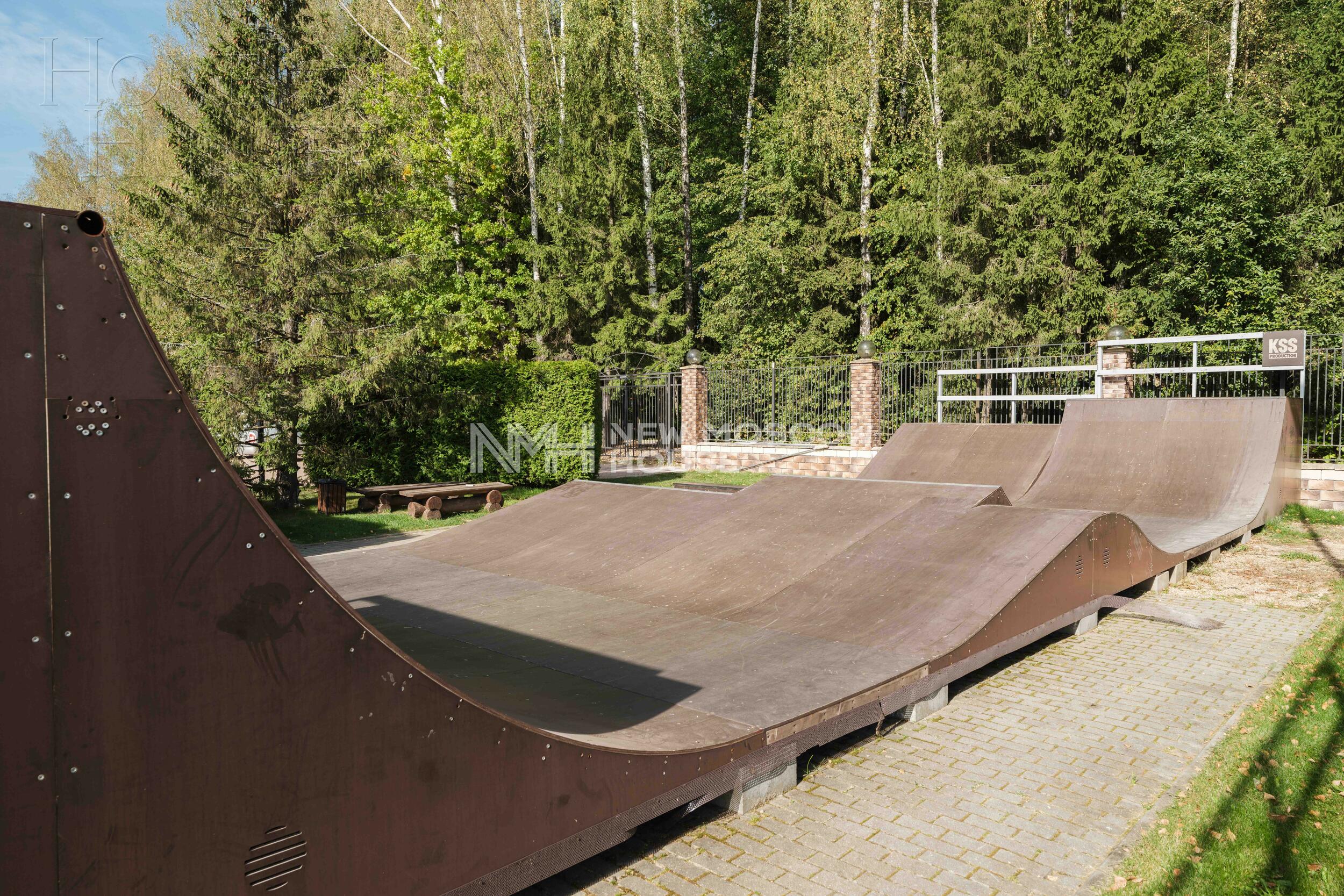 Участок 103.12 сот. в охраняемом поселке