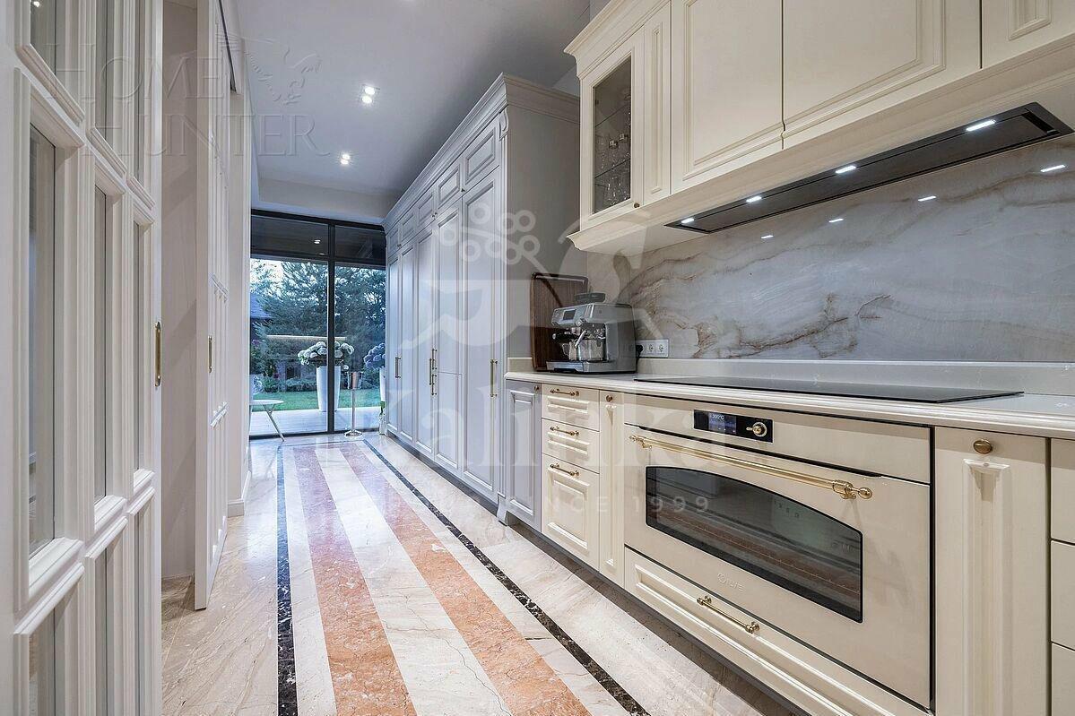 2-этажный коттедж 850 м² с отделкой