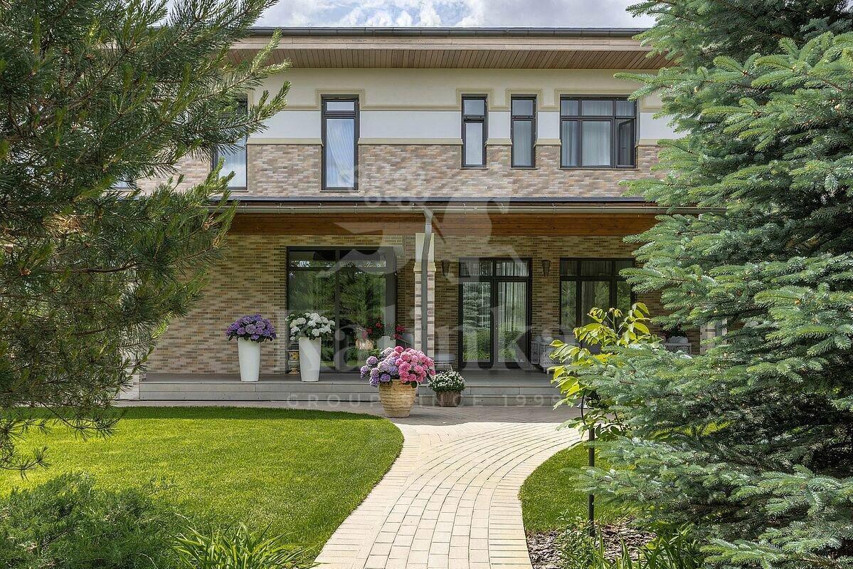 2-этажный коттедж 850 м² с отделкой