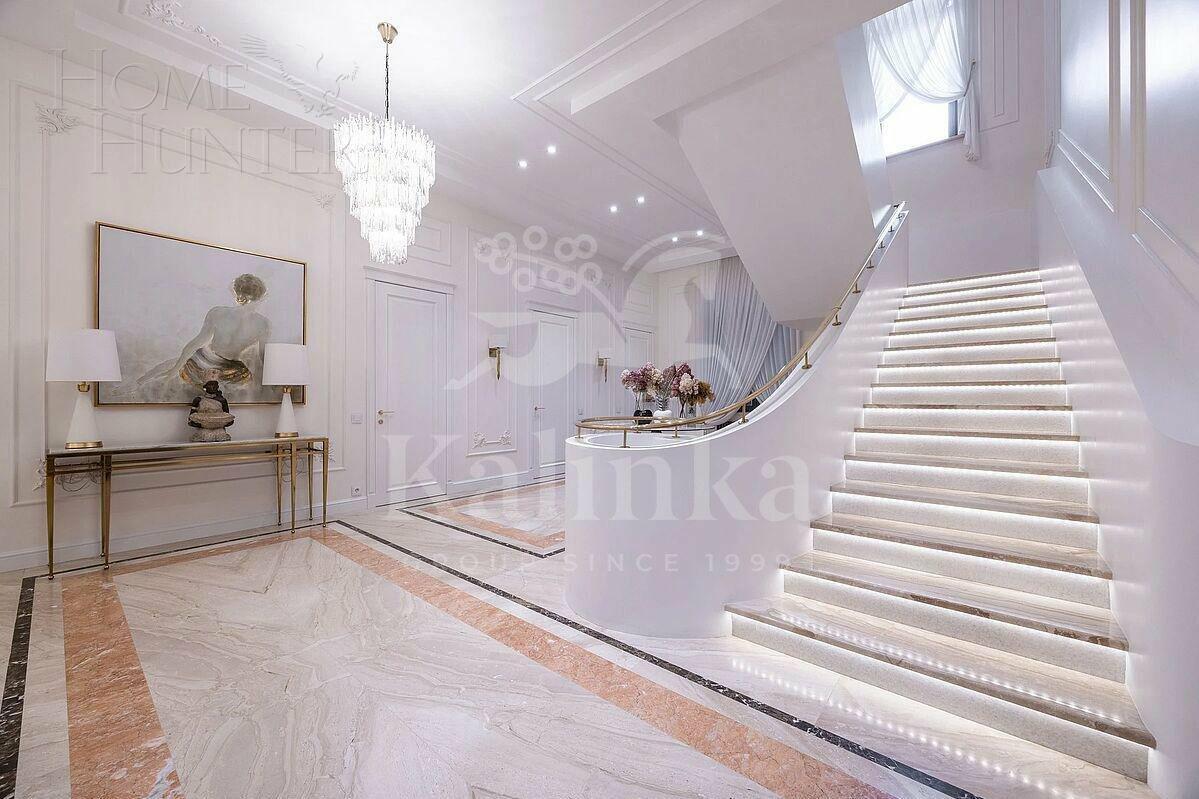 2-этажный коттедж 850 м² с отделкой