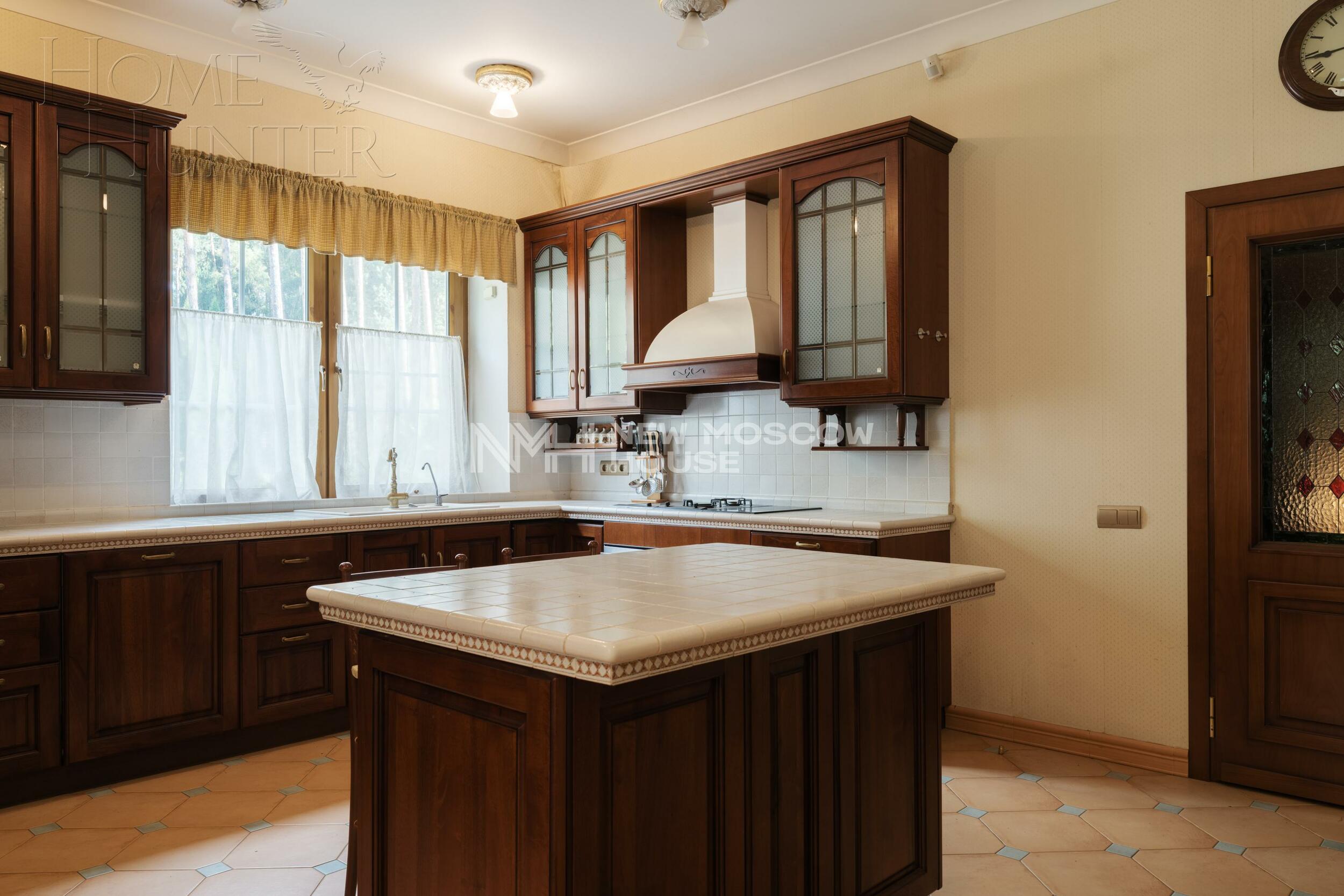 2-этажный коттедж 550 м² с отделкой