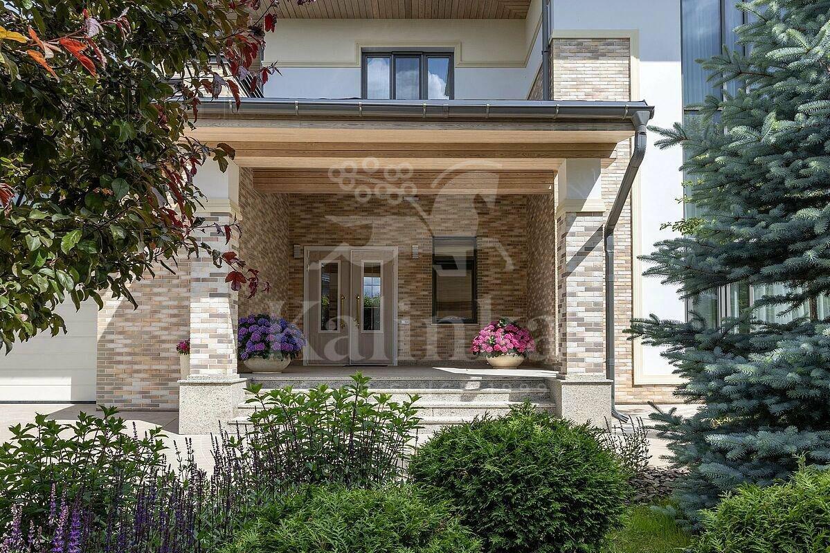 2-этажный коттедж 850 м² с отделкой