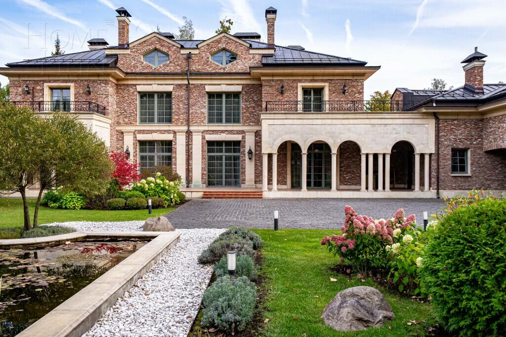 2-этажный коттедж 820 м² с отделкой