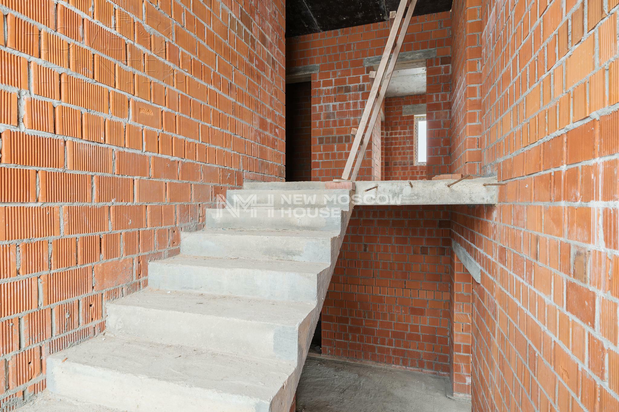 2-этажный коттедж 300 м² без отделки