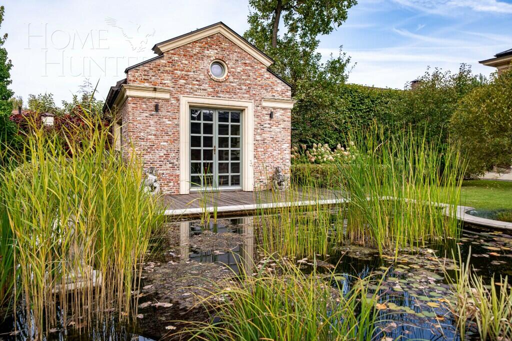 2-этажный коттедж 820 м² с отделкой