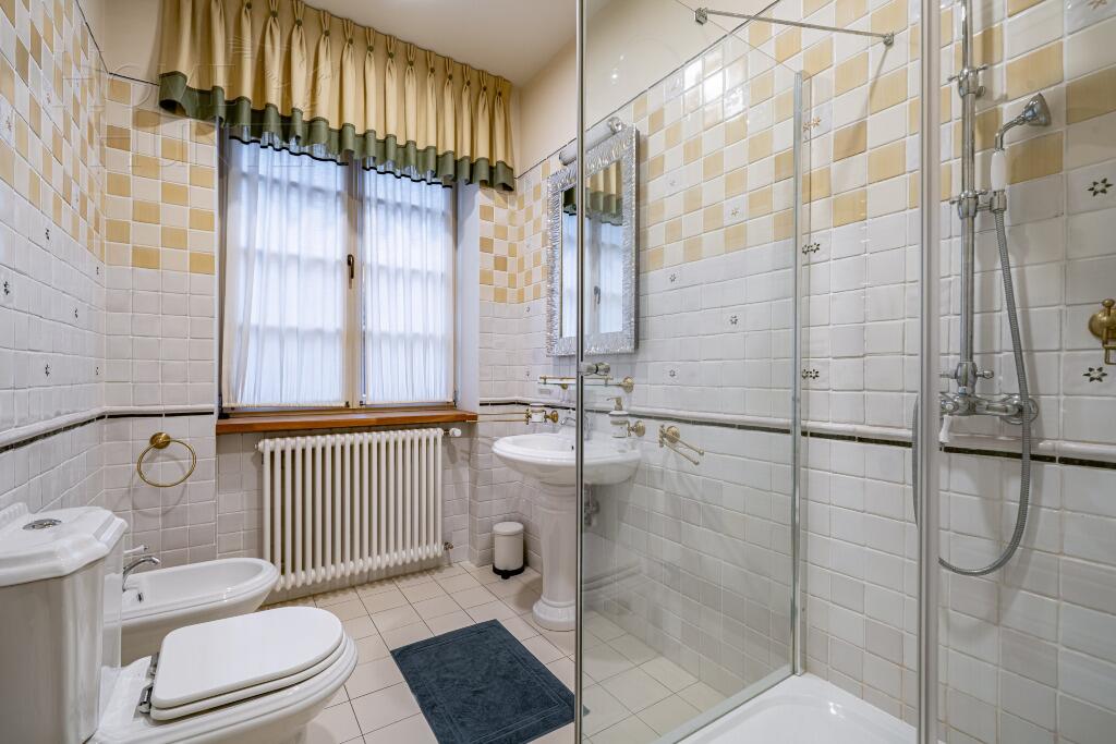 2-этажный коттедж 820 м² с отделкой