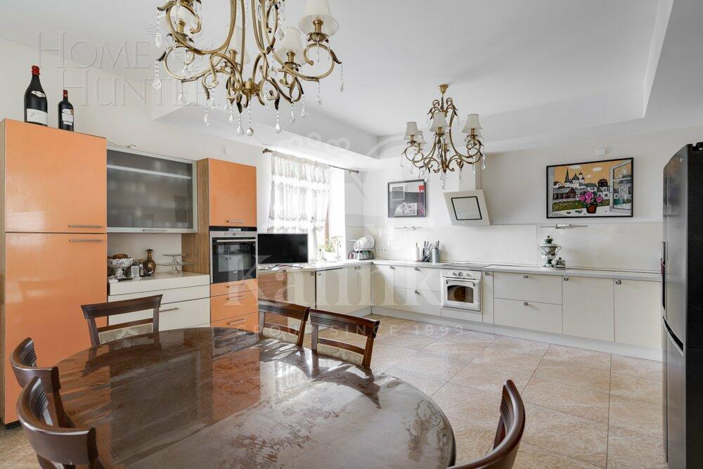 3-этажный коттедж 550 м² с отделкой