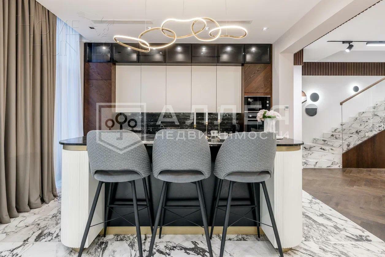 3-этажный таунхаус 345 м² с отделкой