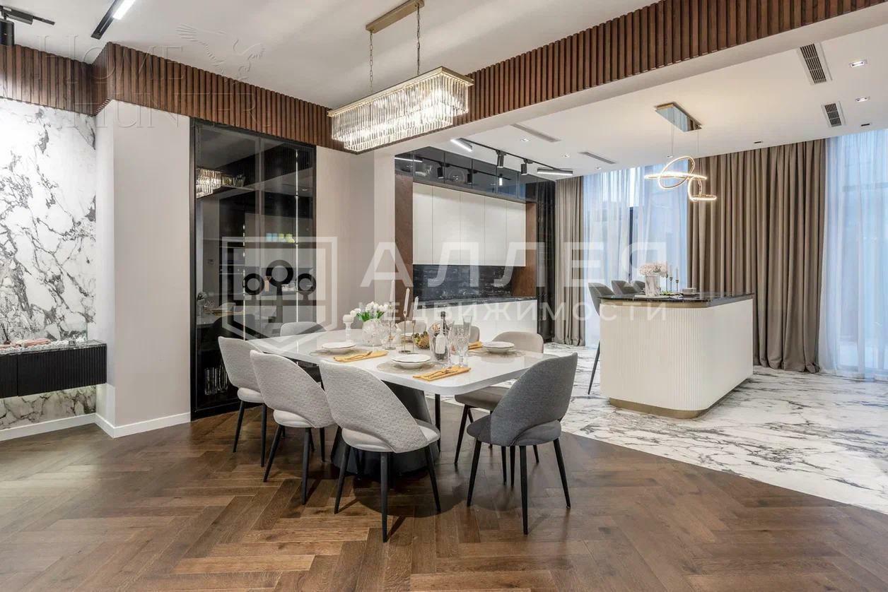 3-этажный таунхаус 345 м² с отделкой