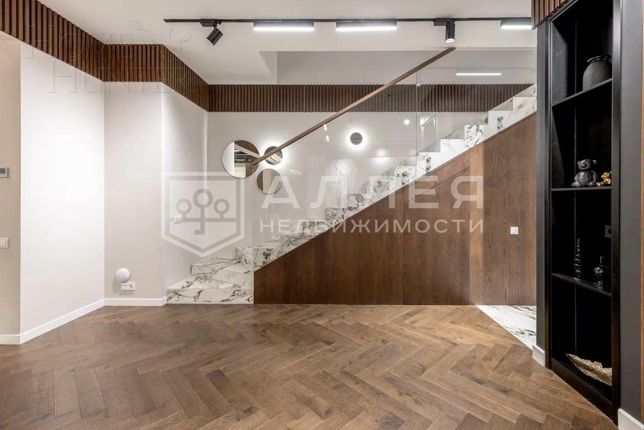 3-этажный таунхаус 345 м² с отделкой