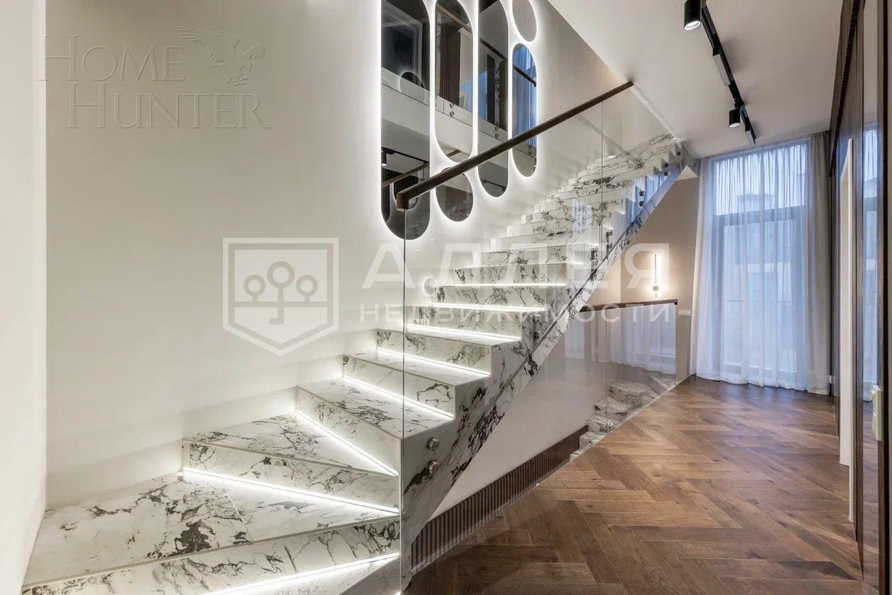 3-этажный таунхаус 345 м² с отделкой