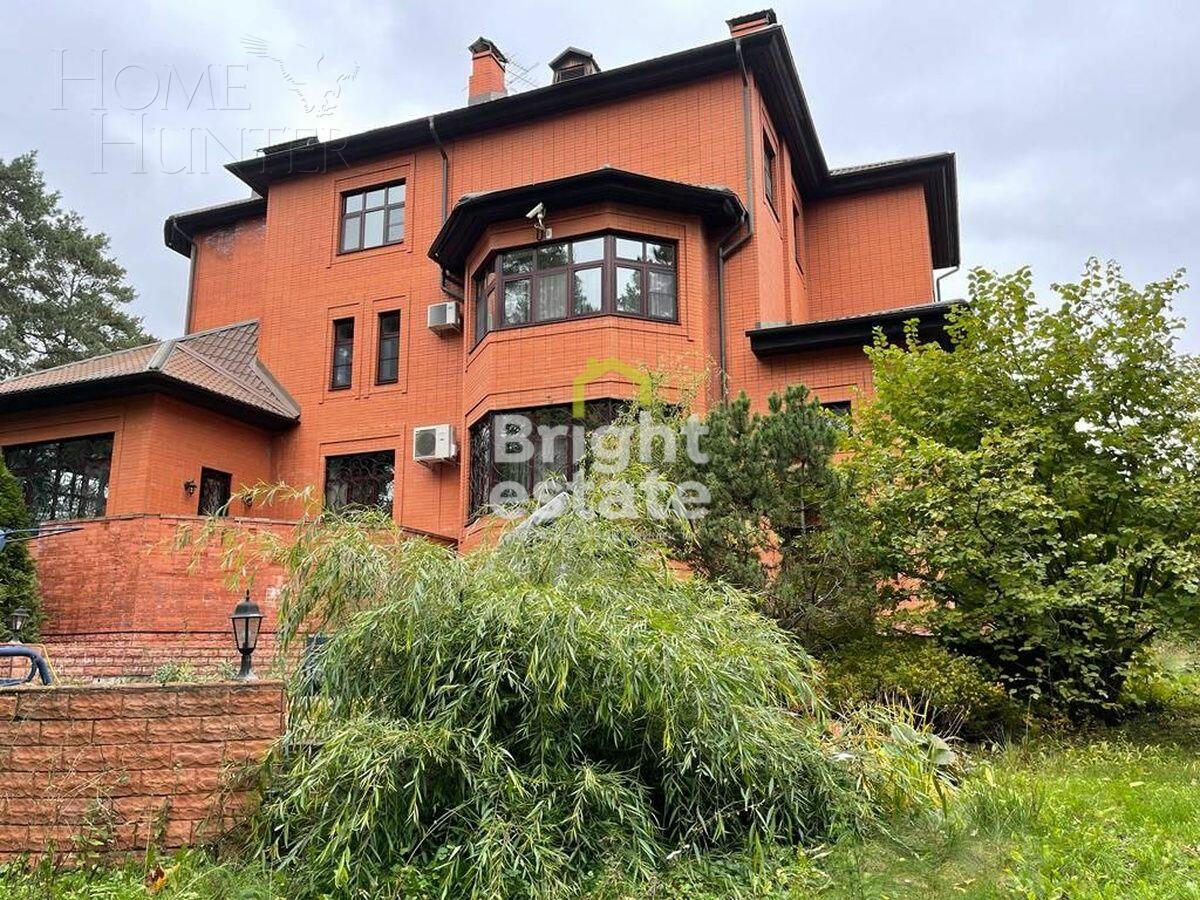 3-этажный коттедж 1 040 м² с отделкой