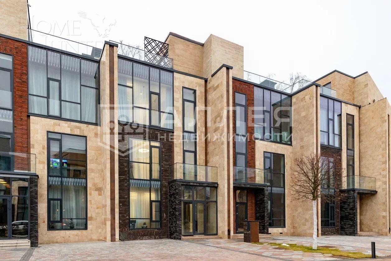 3-этажный таунхаус 345 м² с отделкой