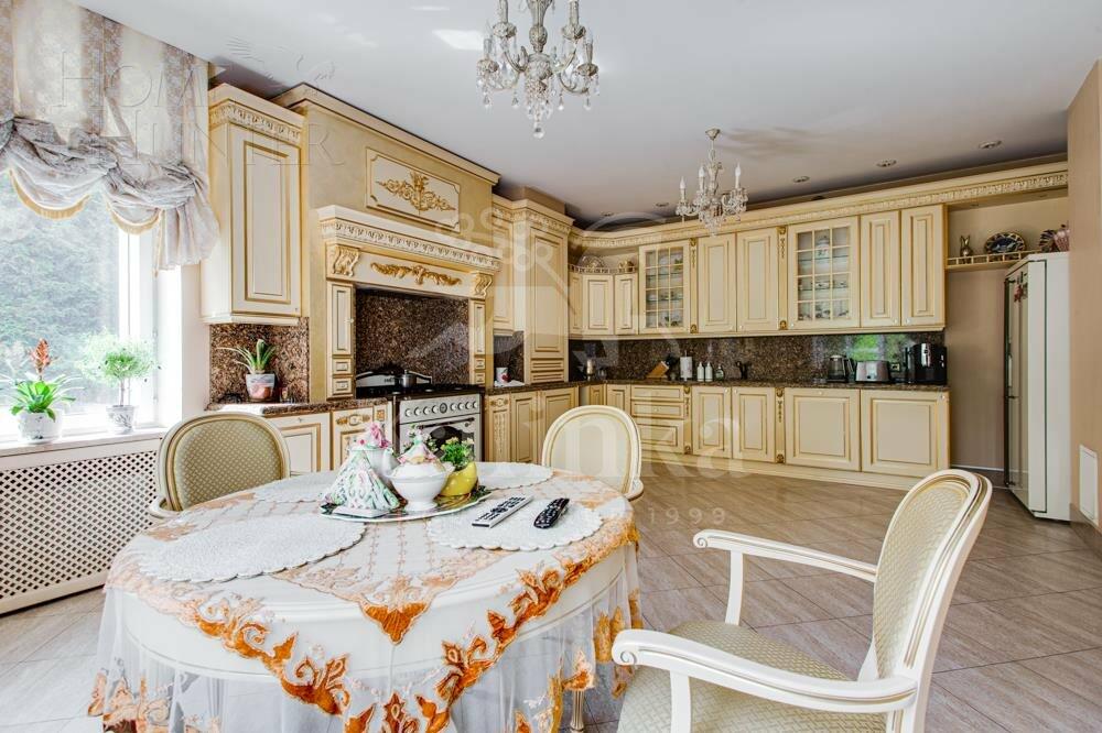 3-этажный коттедж 850 м² с отделкой