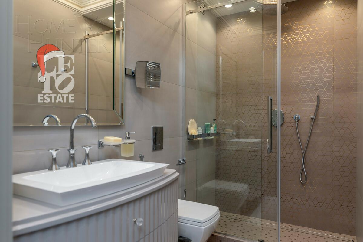 3-этажный коттедж 1 100 м² с отделкой