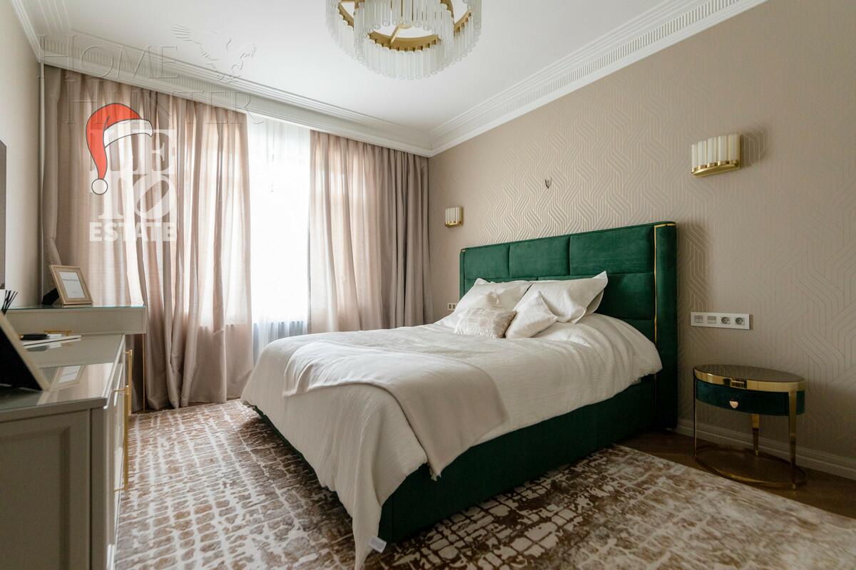 3-этажный коттедж 1 100 м² с отделкой