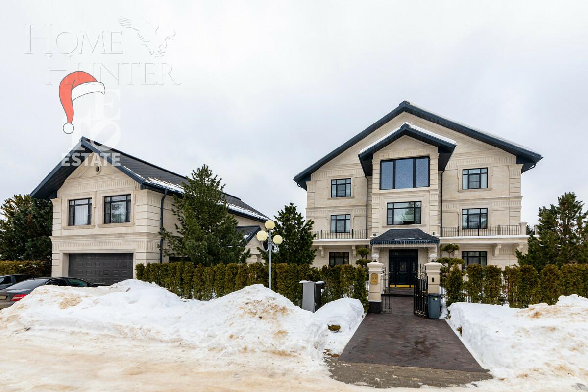 3-этажный коттедж 1 100 м² с отделкой