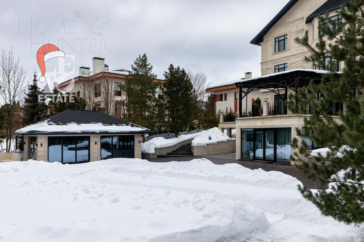 3-этажный коттедж 1 100 м² с отделкой