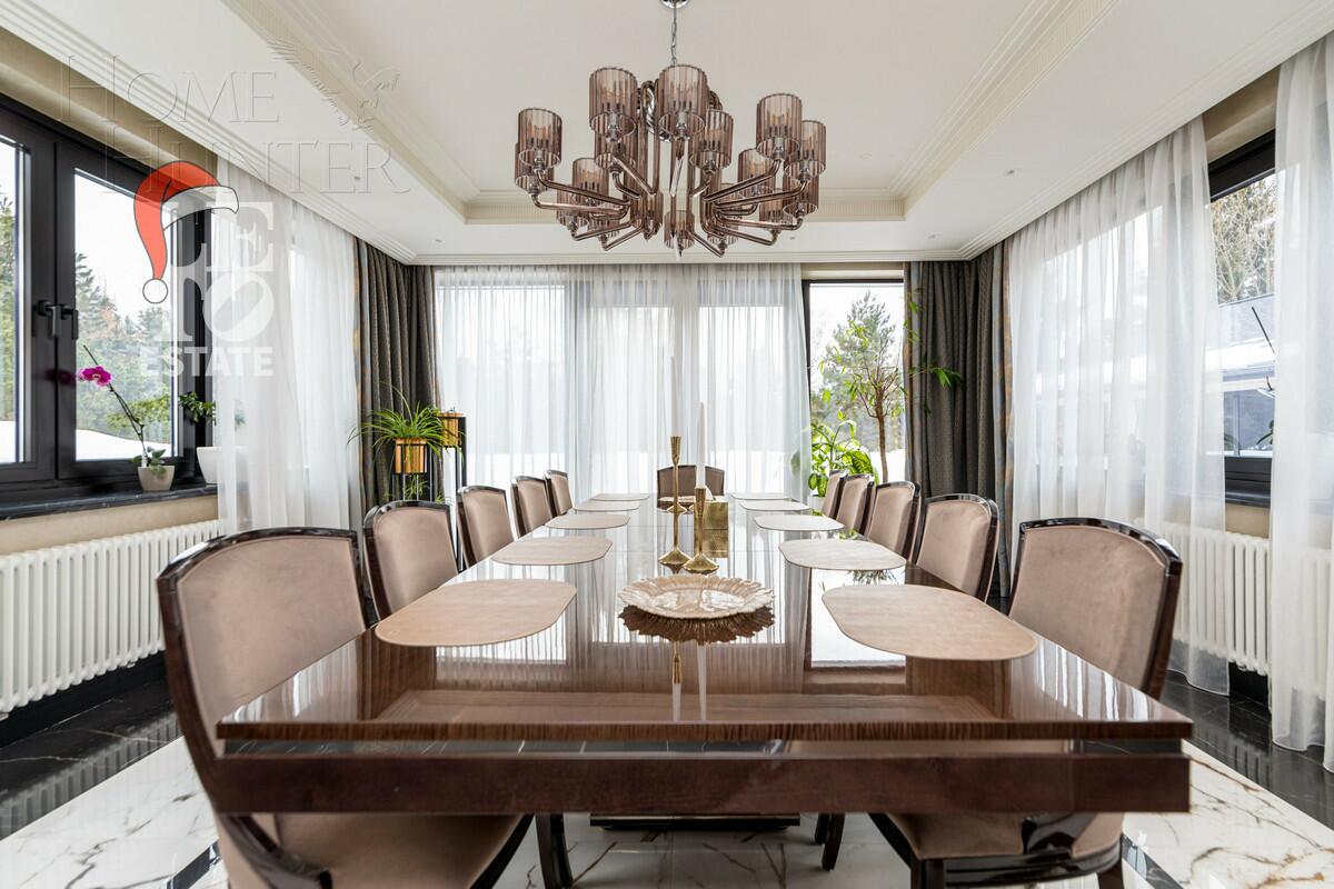 3-этажный коттедж 1 100 м² с отделкой