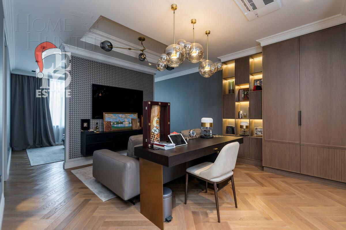 3-этажный коттедж 1 100 м² с отделкой