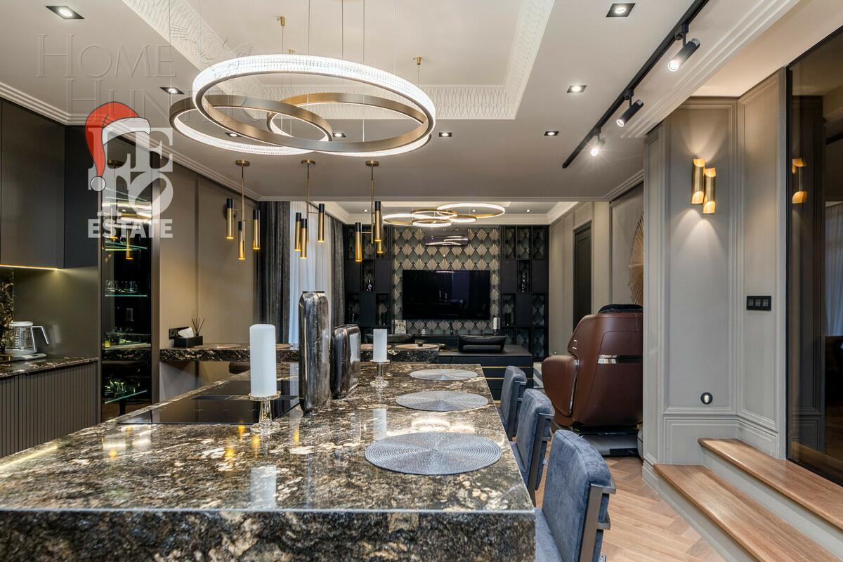 3-этажный коттедж 1 100 м² с отделкой