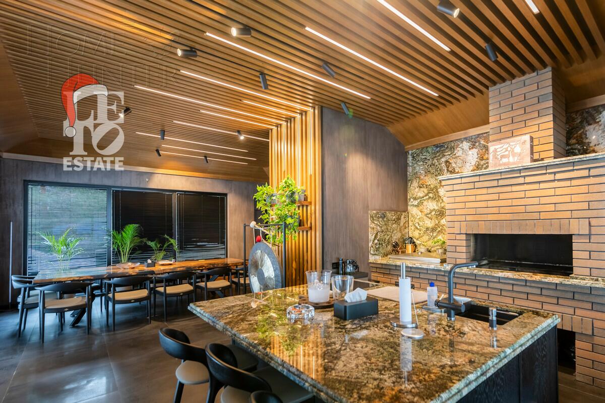 3-этажный коттедж 1 100 м² с отделкой