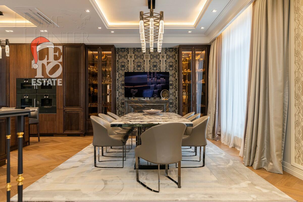 3-этажный коттедж 1 100 м² с отделкой