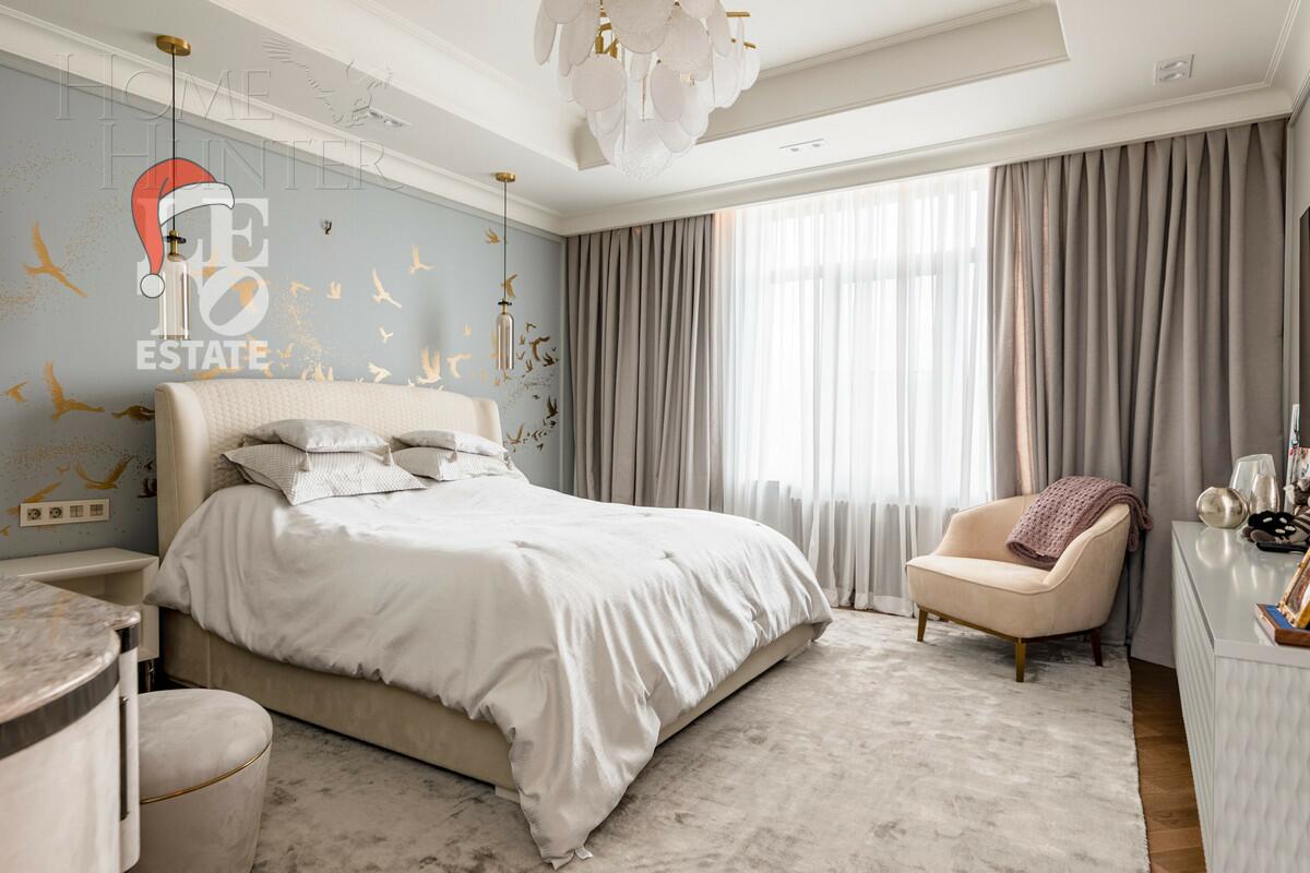 3-этажный коттедж 1 100 м² с отделкой