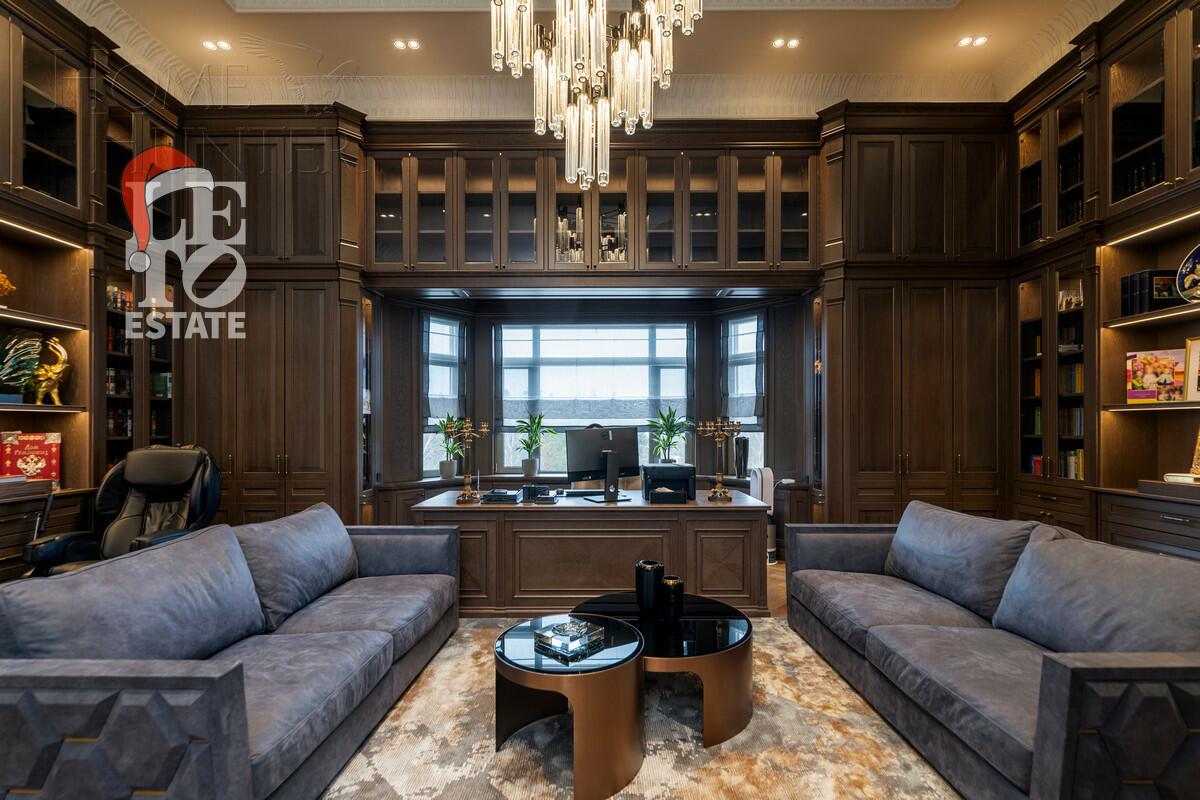 3-этажный коттедж 1 100 м² с отделкой