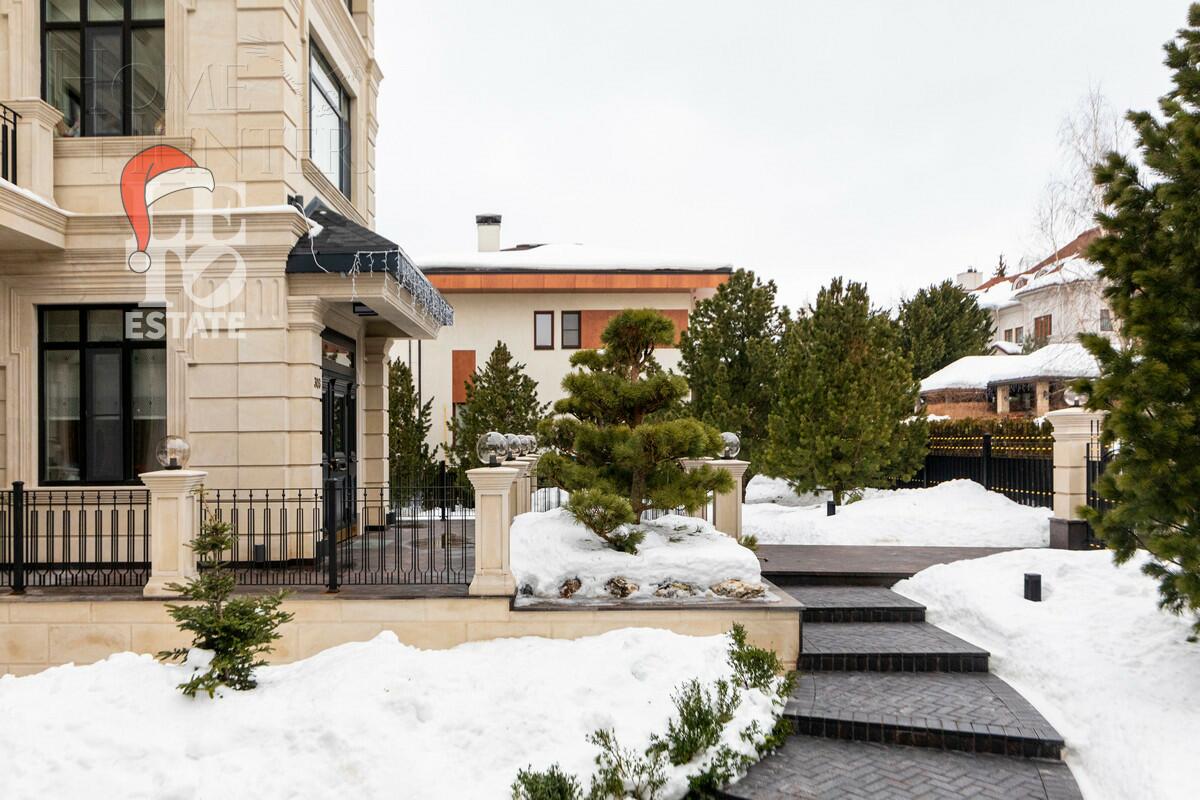 3-этажный коттедж 1 100 м² с отделкой