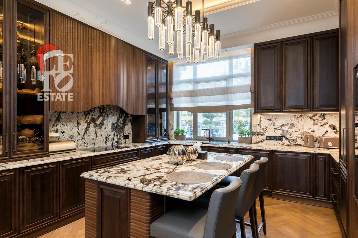 3-этажный коттедж 1 100 м² с отделкой