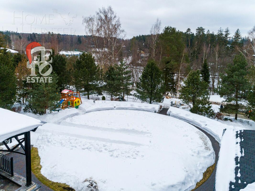 3-этажный коттедж 1 100 м² с отделкой