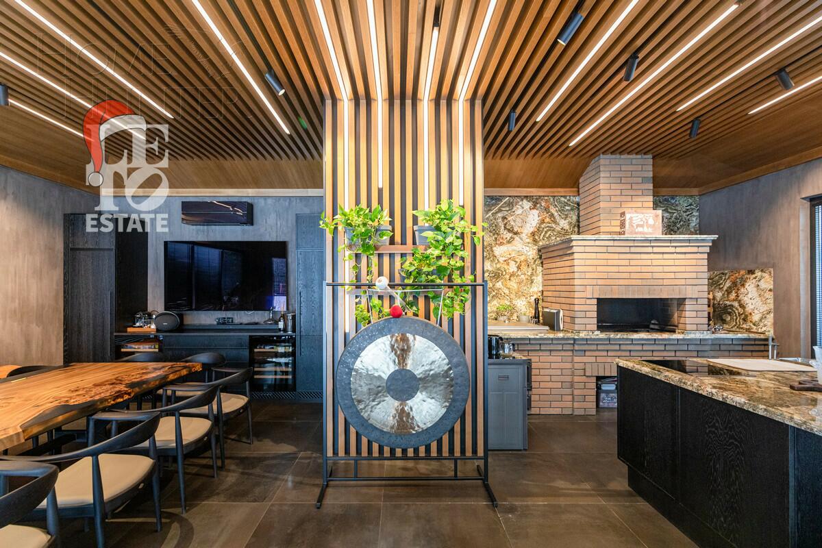 3-этажный коттедж 1 100 м² с отделкой