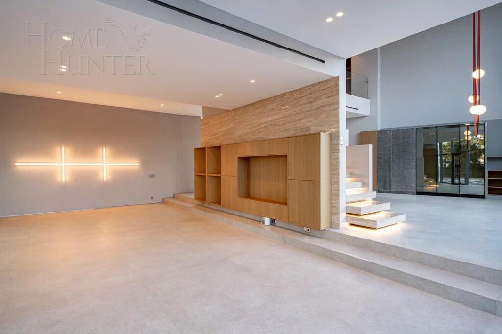 3-этажный коттедж 830 м² без отделки