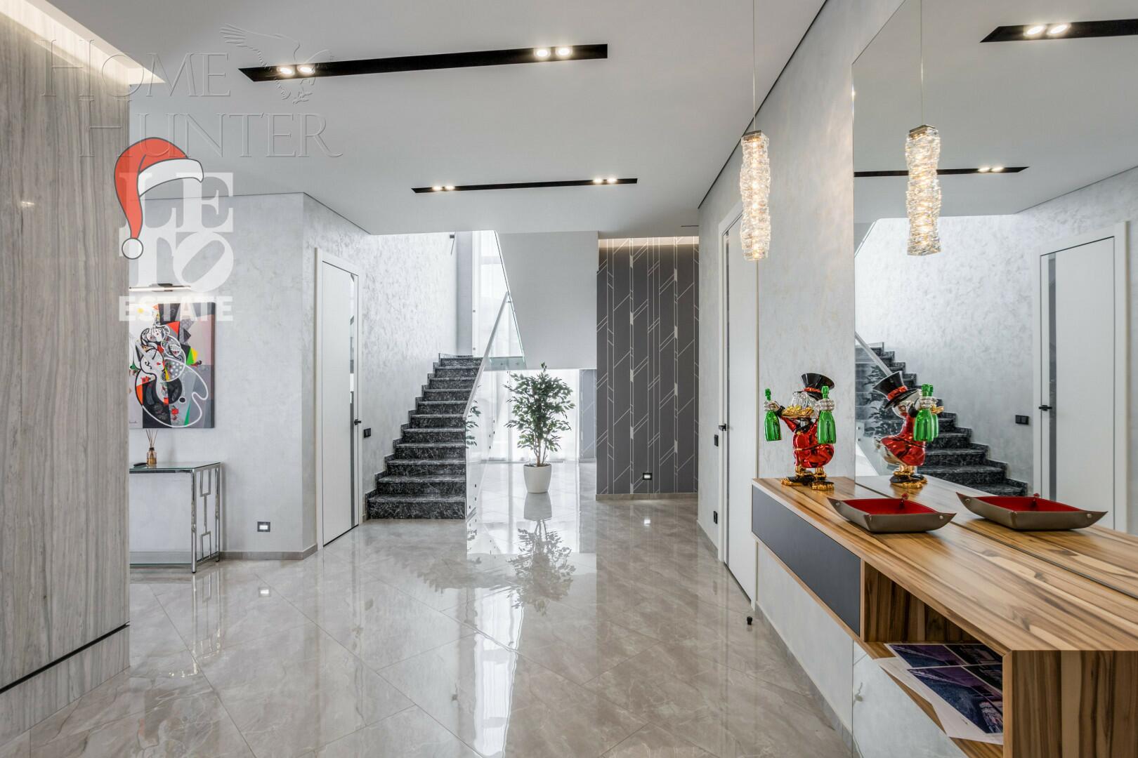 3-этажный коттедж 600 м² с отделкой