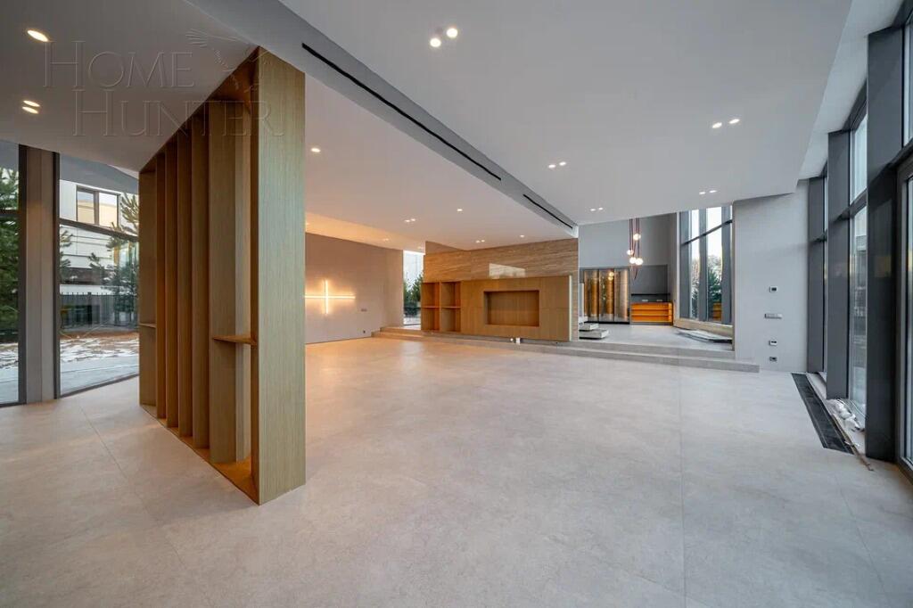 3-этажный коттедж 830 м² без отделки