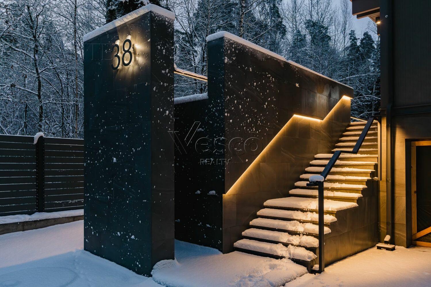 2-этажный коттедж 581.7 м² без отделки